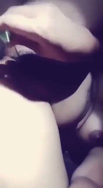 Sexy girl show her pussy
