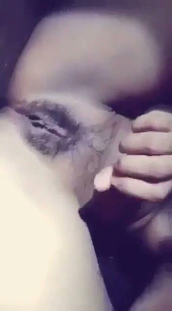 Sexy girl show her pussy