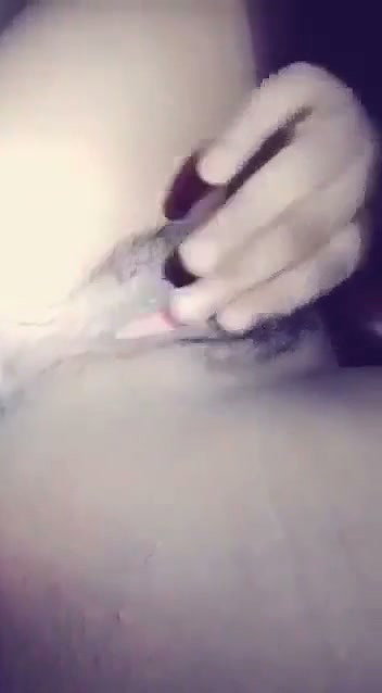 Sexy girl show her pussy