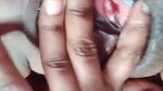 Apni Chunchiyon Aur Chut Ko Faila Ke Dikhate Hue