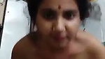 Bengali bhabhi showing her sexy figure