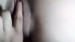 Dekhiye Kaise Es Pyari Si Ladki Ne Apni Chut Ko