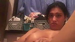 Sexy aunty drilling her pussy with dilo