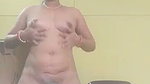 Indian lady showing boobs and pussy mms