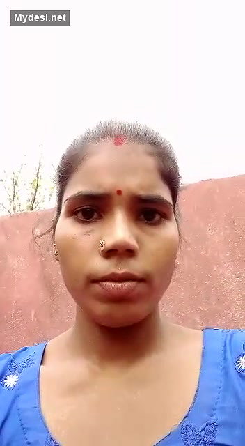 Desi girl in blue suit showing her pussy