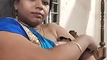 Hot aunty show her boobs