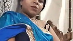 Hot aunty show her boobs