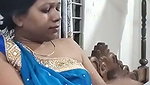 Hot aunty show her boobs