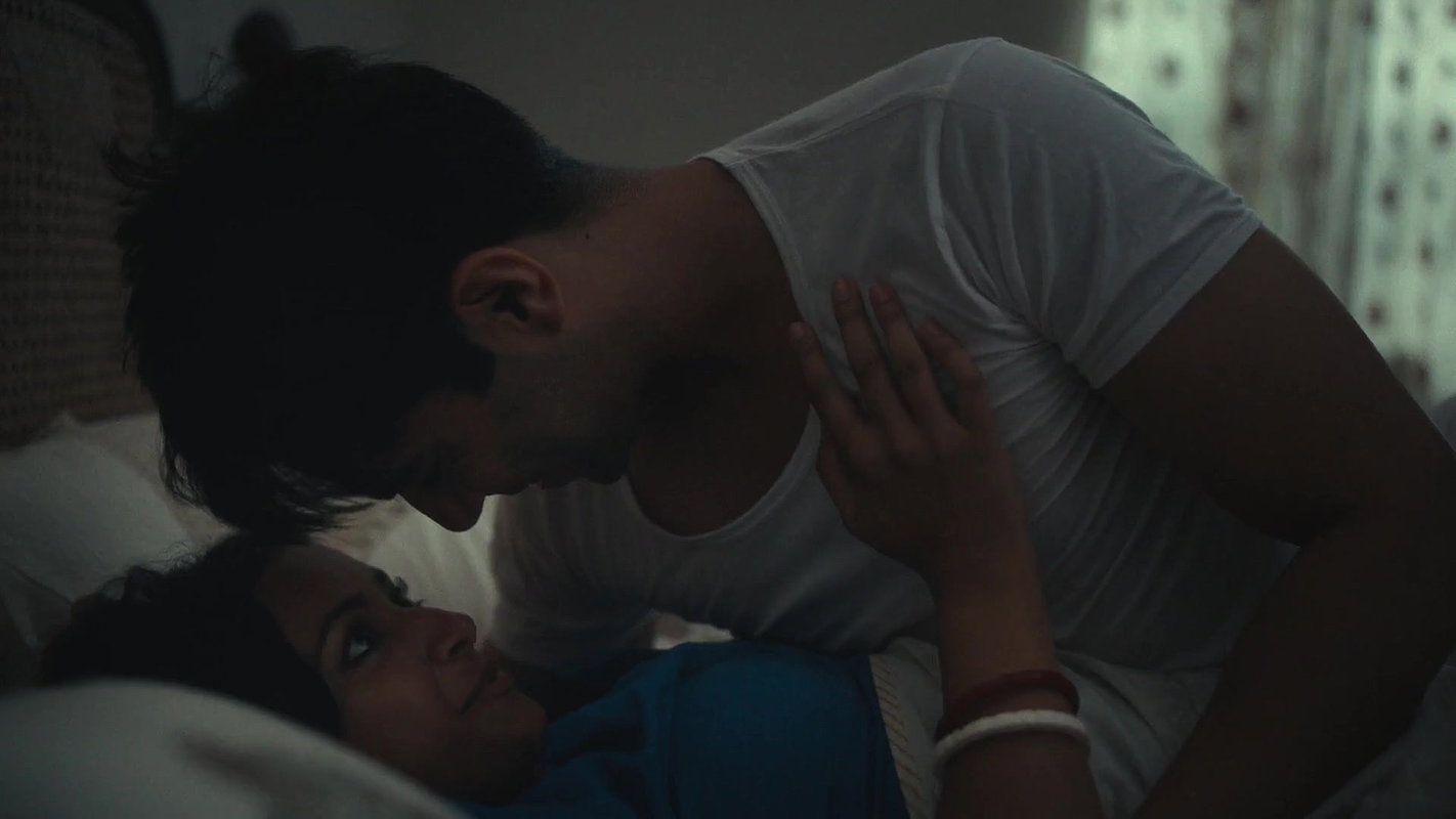 Shweta Basu Intimate Liplock Romance Scene – Jubilee