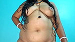 Hot aunty using dilo