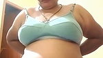 Hot bhabhi show her huge boobs
