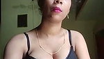 Hot aunty show her boobs