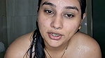 Beautiful aunty showing her sexy figure while bathing