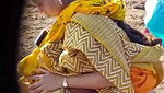Bhabhi pissing outdoor