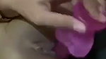 hijabi ladki ne chut mein didlo ghusayi