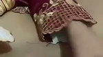 hijabi ladki ne chut mein didlo ghusayi