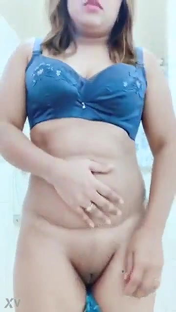 Hotty in bathroom