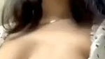 chasmsih ladki ne boob dabayi