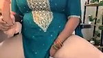 Hot aunty using dilo  drilling her pussy