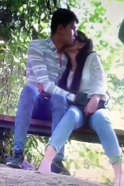 Lover Fingaring Outdoor