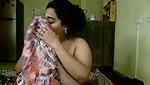 Aunty cleaning cum from face