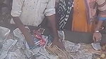 Desi Bhabhi Thela Wala ko Seb badlemei Handjob de dia
