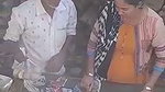 Desi Bhabhi Thela Wala ko Seb badlemei Handjob de dia