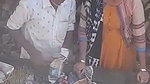 Desi Bhabhi Thela Wala ko Seb badlemei Handjob de dia