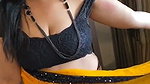 Hot bhabhi show her boob