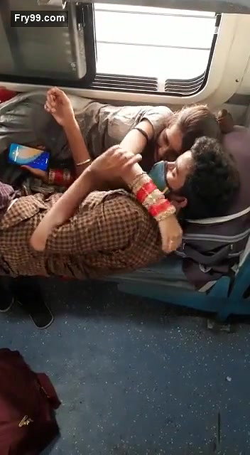 Desi village lover romance on train