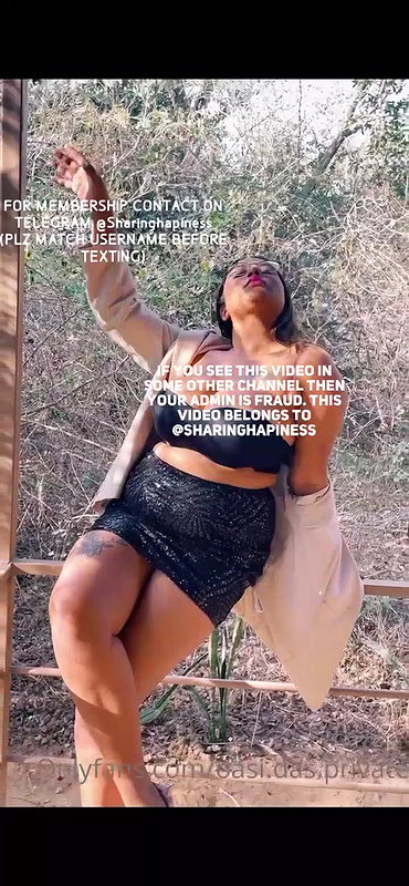 Oasi topless in public