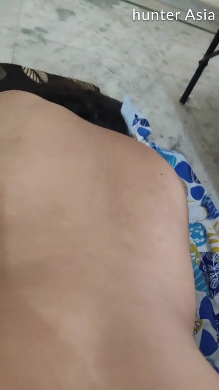 hunter ne Indian Milf ki jameen par chudai ki – Floor Fucking