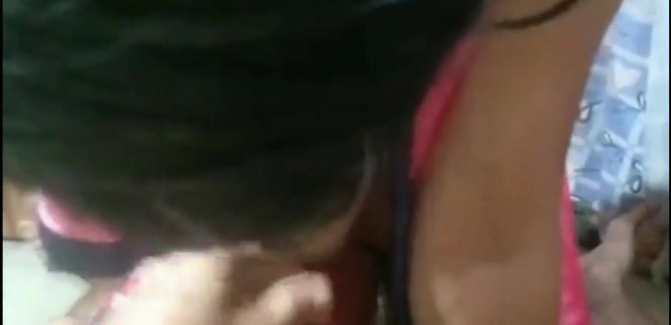 A sales girl in Kochi sucks her boyfriend’s cock in her mouth