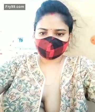 Desi girl showing boobs and pussy outdoor