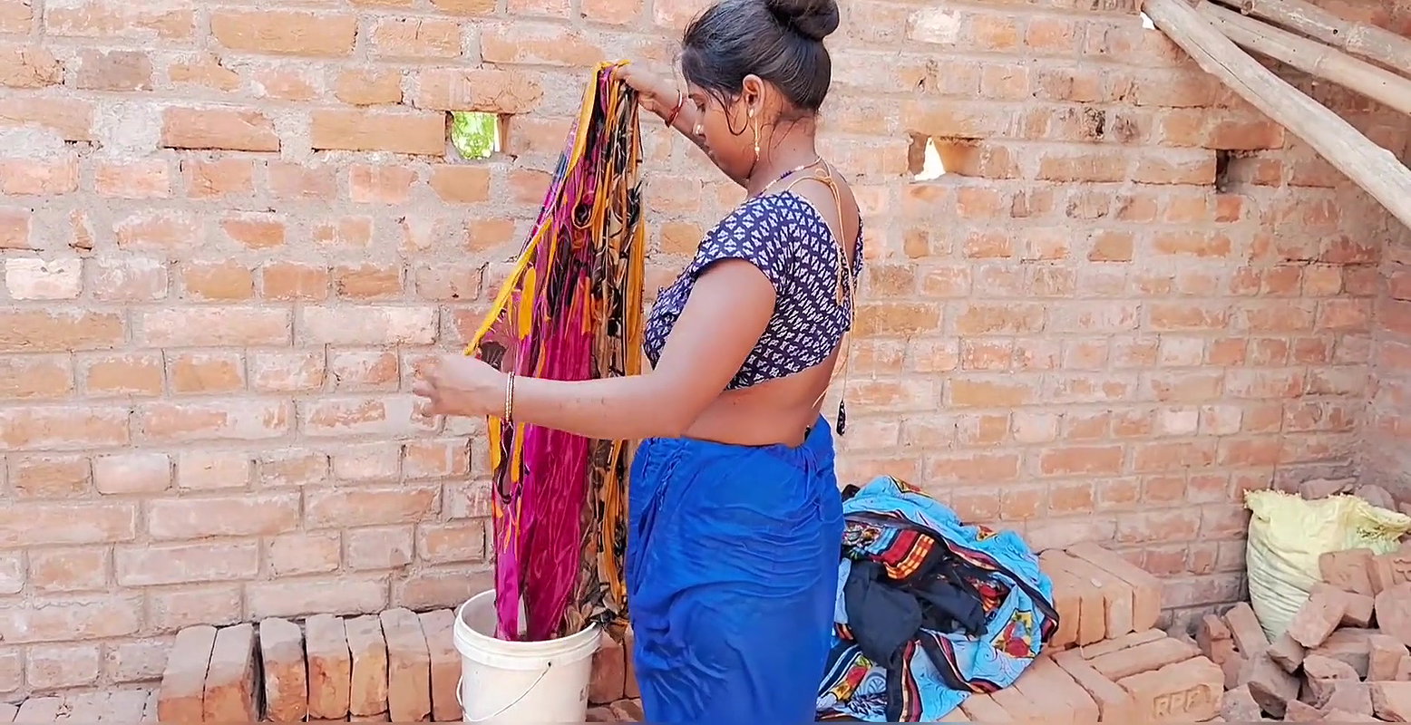 Indian hot and sexy aunty changing her cloth sadi and blouse , fingering her cremie pussy after after bathing