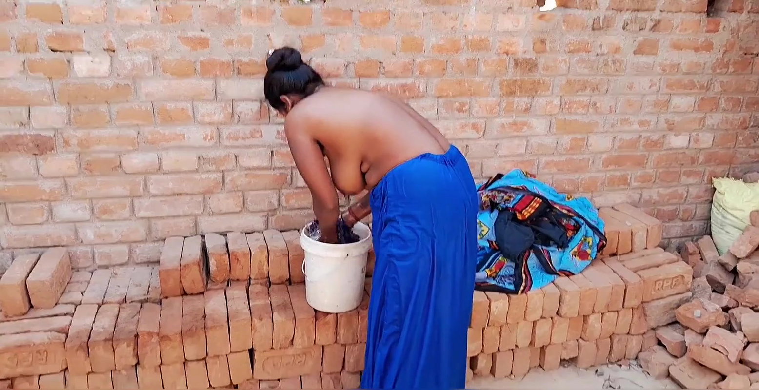 Indian hot and sexy aunty changing her cloth sadi and blouse , fingering her cremie pussy after after bathing