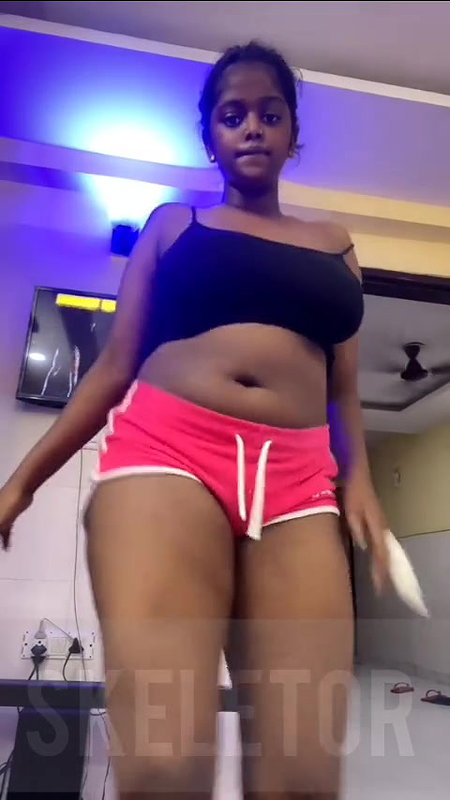 Hot chubby girl dancing and showing under boob and areola on tango live with face