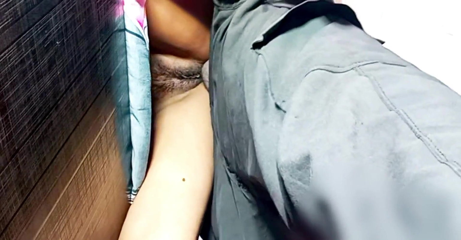 VILLAGE Hot DESI standing fuck(LOUD FUCKING SHOT SOUND)malkin ne gareb noker se apni chudai karwai  MALKIN KO KHUS KR DIYA HD 4K