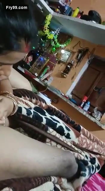 Desi Sexy Bhabhi Giving Blowjob