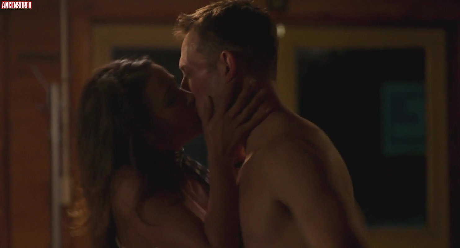 Emmanuelle Chriqui – super troopers 2