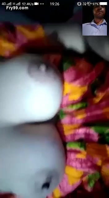 Desi Girl Shows Her Boobs on Vc