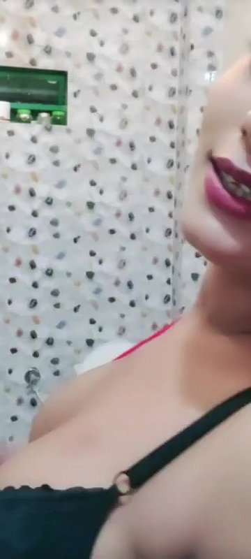 Beauty Model Hot Boobs show