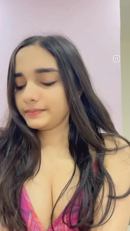hot desi girl sexy cleavage in pin k dress 22