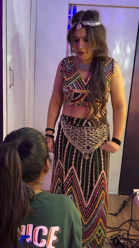 sexy navel of a dancign desi girl 22