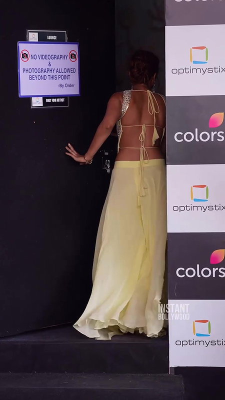 MESMERIZING BOLD DIVA NIA SHARMA FAPWORTHY IN BACKLESS DRESS TEASE 22