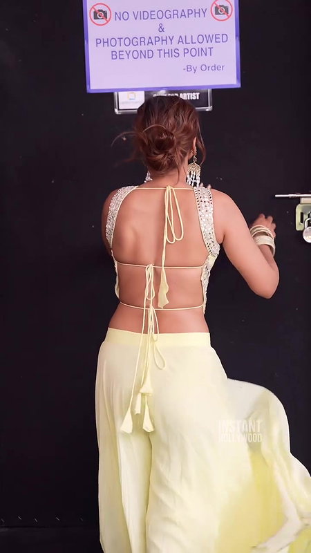 MESMERIZING BOLD DIVA NIA SHARMA FAPWORTHY IN BACKLESS DRESS TEASE 22