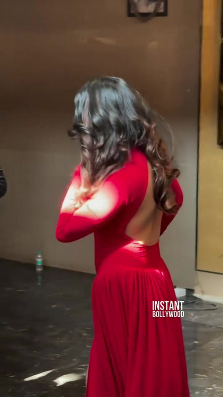 KIARA SIZZLING SEXY CURVY MILF NEVER FAILS TO SEDUCE HQ VIDEO AND MORE 210