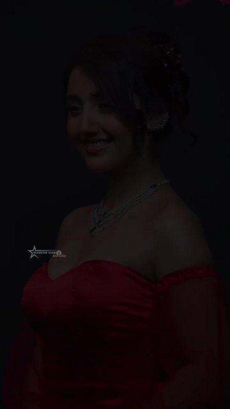 ASHNOOR KAUR IRRESISTIBLE BUSTY BOOBS CLEAVAGE EXPOSE UUFFF 26