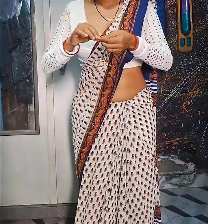 Malik Took Out the Water From the Pussy of Pembantu Roomah in Desi Gaya Dalam Audio Hindi