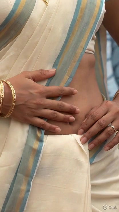 Trisha adjusting saree wantedly to reveal and tempt 236